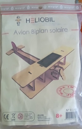 Avion biplan solaire - avion,