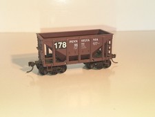 Roundhouse Hopper wagon for PRR. Good condition. Knuckle Couplings. HO Scale