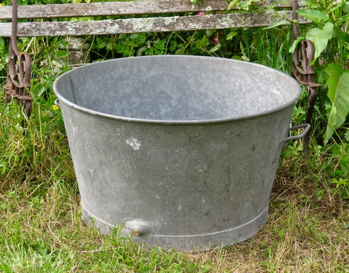 Grande bassine jardin très - bassine,, jardin,
