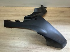 UN CACHE PLASTIQUE CARENAGE