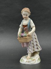 Rudolstadt-Volkstedt - Figurine femme au panier de navets - porcelaine de Saxe