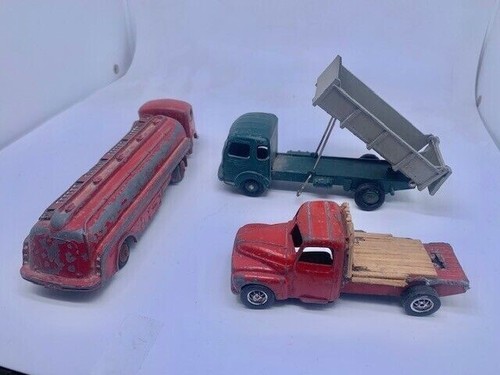 Dy33 lot 3 - , camions