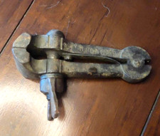 Ancien étau de serrage  A