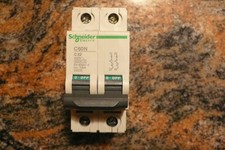 DISJONCTEUR 32A SCHNEIDER ELECTRIC 24205  2POLES PROTEGE SCHNEIDER ELEC 32AMPERE