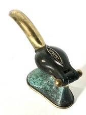 Ancien casse noix noisettes vintage en Laiton Émaillé Vert Fabriqué En Israël.