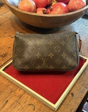 Louis Vuitton Pochette  Accessoires Monogram Canvas Handbag No Chain