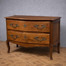 Très belle commode sauteuse
