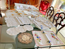 Lot  de 11 anciens napperons