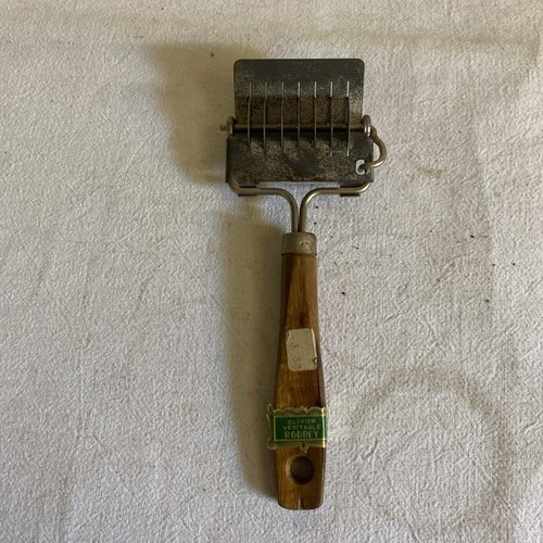Ancien rouleau coupe pâte - ancien,