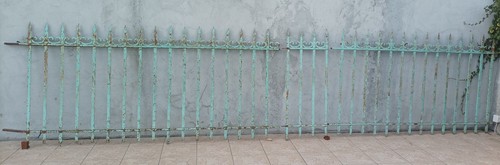 Ancienne clôture grille - , en