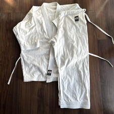 Ensemble d'uniforme de karaté