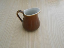Petit pichet / cruche à lait / vintage en grès , état neuf , hauteur  8 cm