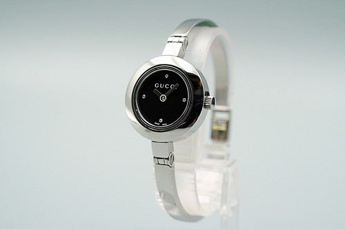 Presque comme neuf montre - *presque,