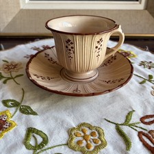 Très ancienne tasse et sa