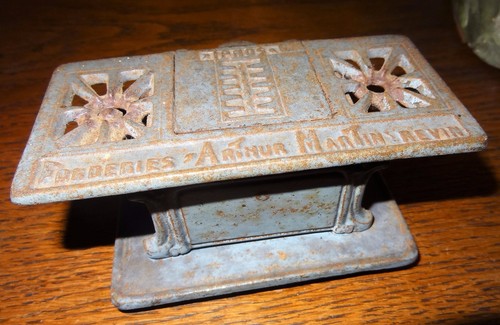 Ancien encrier fonte forme - , de