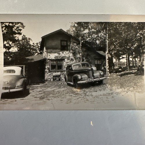 Vieilles voitures maison - vieilles, en