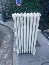 Radiateur ancien sur pieds a