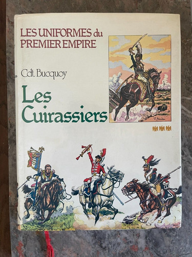 Ancien livre uniforme - ancien, premier