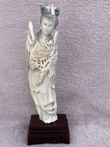 Japanese woman geisha - geisha, carved