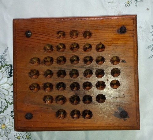 Jeu solitaire artisanal - artisanal, carré