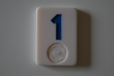 PLAQUE NUMEROTEE / JETON BLEU