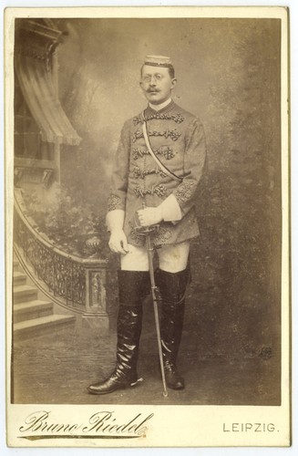 Cabinet militaire circa 1900