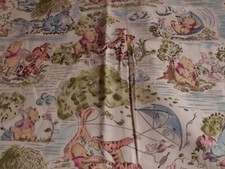 coupon tissu enfant    " Winnie  "   55 X 96  cm