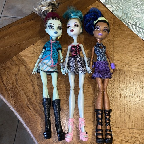 Lot poupées monster - ,