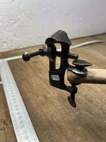 Old tool outil ancien - ancien,, étau