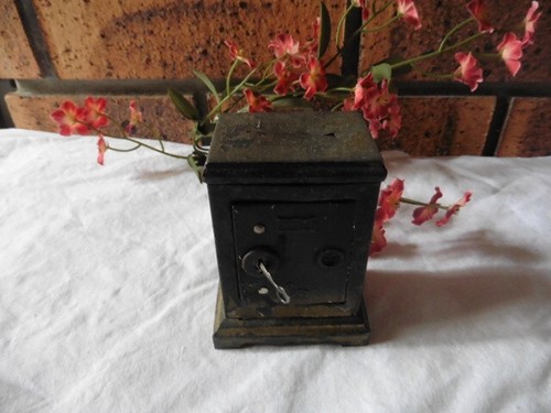 Ancienne tirelire coffre - tirelire, "coffre