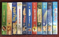 Lot de 11 VHS Disney avec boitiers tête de Mickey