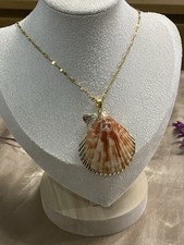 Collier pendentif coquillage