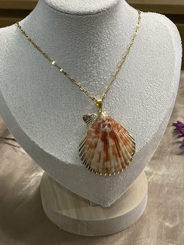 Collier pendentif coquillage