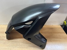 UN GARDE BOUE CARENAGE AVANT