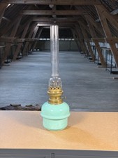 Ancienne lampe à pétrole /