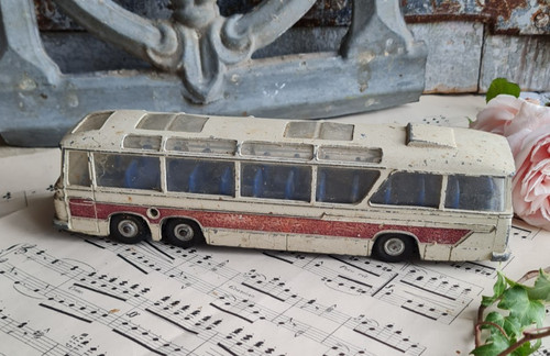 Ancien grand car - grand,