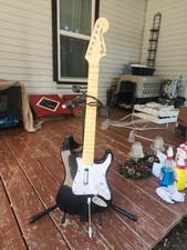 Guitar Hero Harmonix Fender Stratocaster Model 822151 w/ Dongle, Stand & Strap 