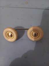 trains AV. voiture a pédale