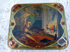 ancienne boite à biscuits en fer décor singe et chat devant cheminée