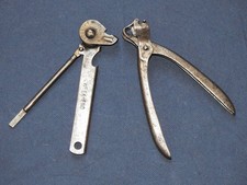 Lot de 2 anciens ouvre-boîtes