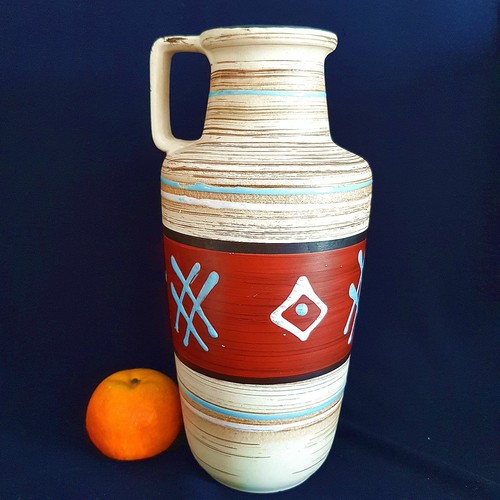 Vase artistiquement décoré