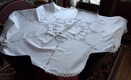 Ancienne nappe ronde ajourée - ancienne,