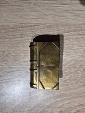 Briquet livre poilu en laiton