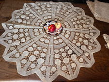 ANTIQUE LACE - SMALL TABLECLOTH lace with spindles - handmade - early 20th century
