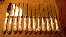 Service de 12 couteaux de