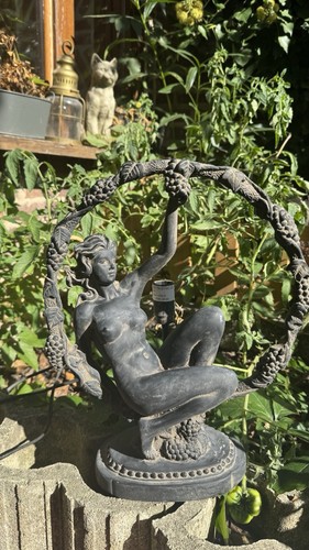 Lampe sculpture femme nue - , sur