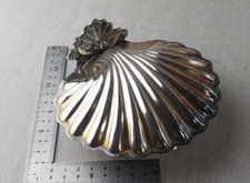 Ancienne boîte forme coquille