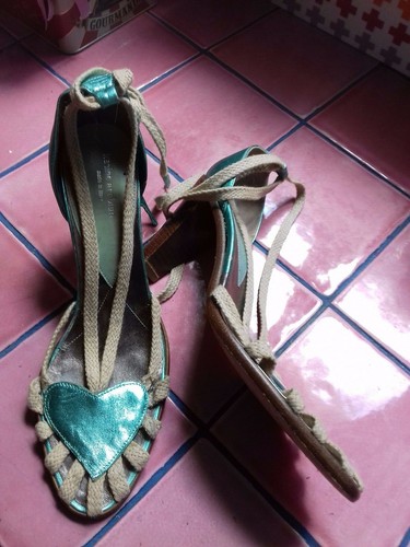 Chaussures coeur bout - +,
