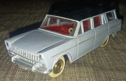 Dinky toys 548 fiat 1800 - 548,,