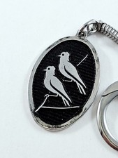 KEYRING - birds, canary parakeets - café bar LE REGENT Paris 1960s - metal